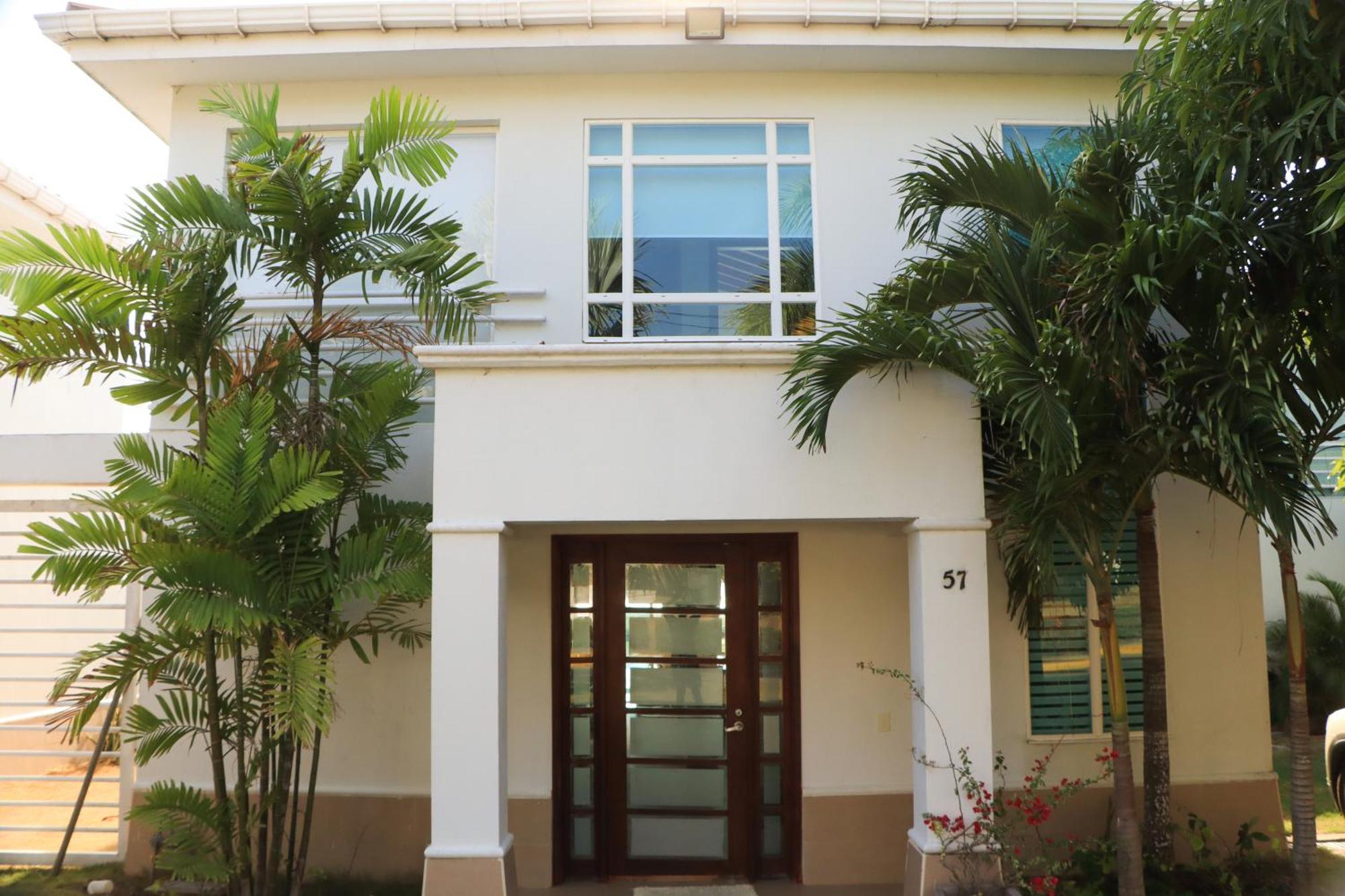 Villa Casa Arcoiris: Espectacular Casa En Con Acceso Directo A La Playa